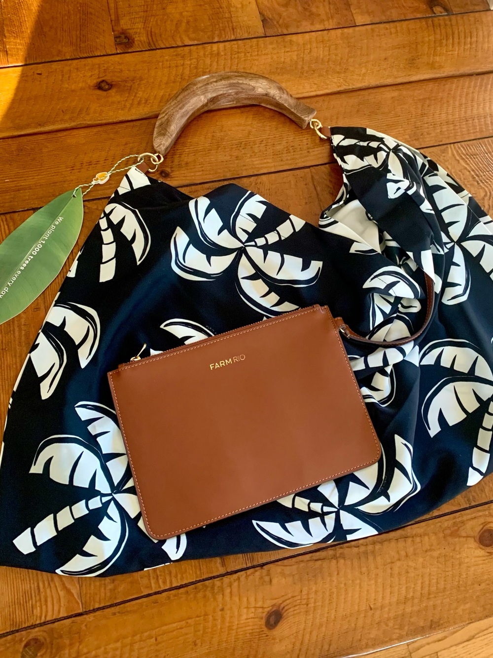 NEW FARM Rio Black And White Scarf Tote Bag Wood Handle Reversible Palm Trees - Picture 9 of 12